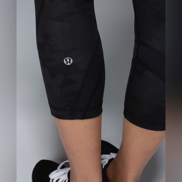 Lululemon Run: Inspire Crop II Leggings All Luxtreme Savasana Camo New Black - Picture 3 of 15